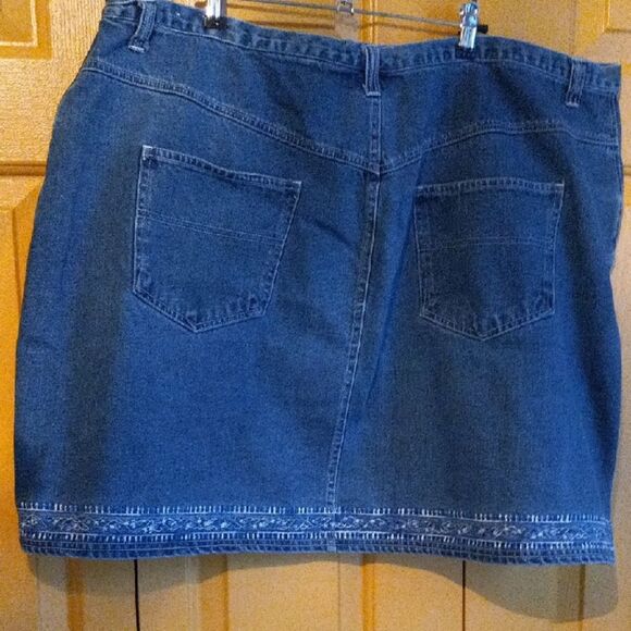 Faded Glory Dark Blue Denim Mini Skirt - Picture 2 of 5